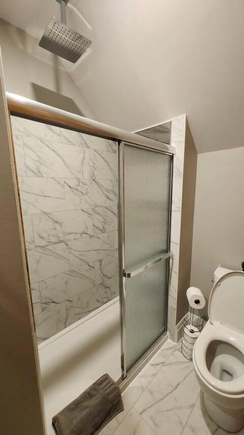Entire 1 Bedroom Apartment Across From Google - Br5 Kitchener Exterior foto