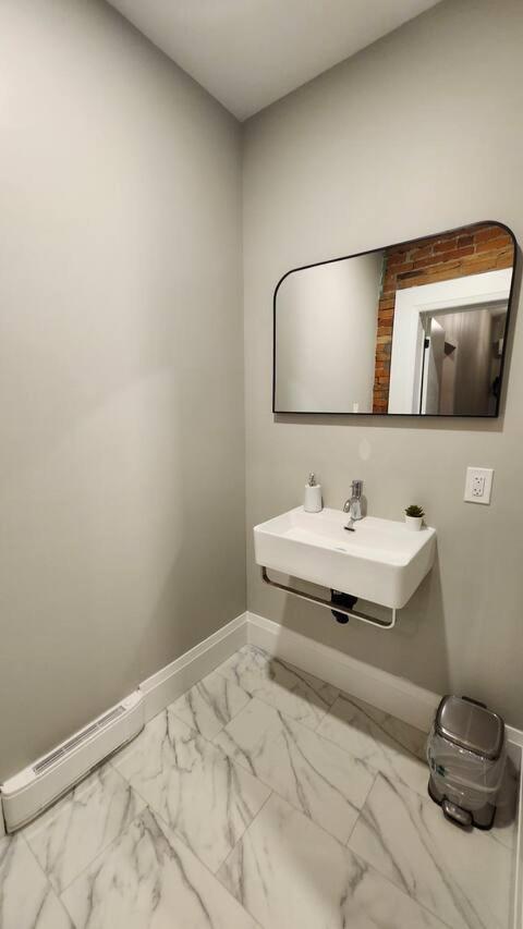 Entire 1 Bedroom Apartment Across From Google - Br5 Kitchener Exterior foto